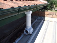 Extra downpipe to garage roof with valve