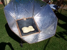 A bun (or 4) in the solar oven